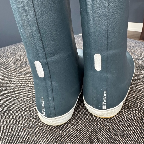 Tretorn Green Winter Rain Boots with Classic Design and Mid-Calf Height - Picture 2 of 4